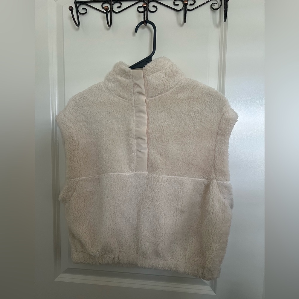No sleeve fuzzy sweater